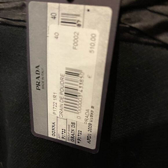 Black PRADA pencil skirt! - Picture 3 of 7